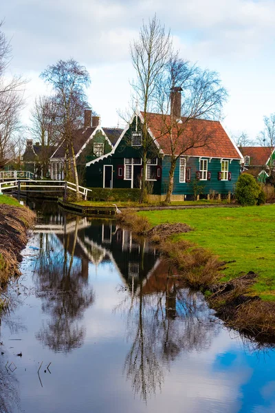 Paisagem rural holandesa na aldeia de Zaanse Schans — Fotografia de Stock