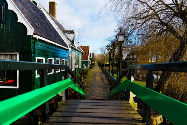 Landelijk Nederlands landschap in Zaanse Schans dorp — Stockfoto