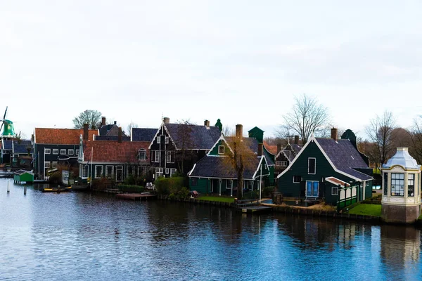 Paisagem rural holandesa na aldeia de Zaanse Schans — Fotografia de Stock