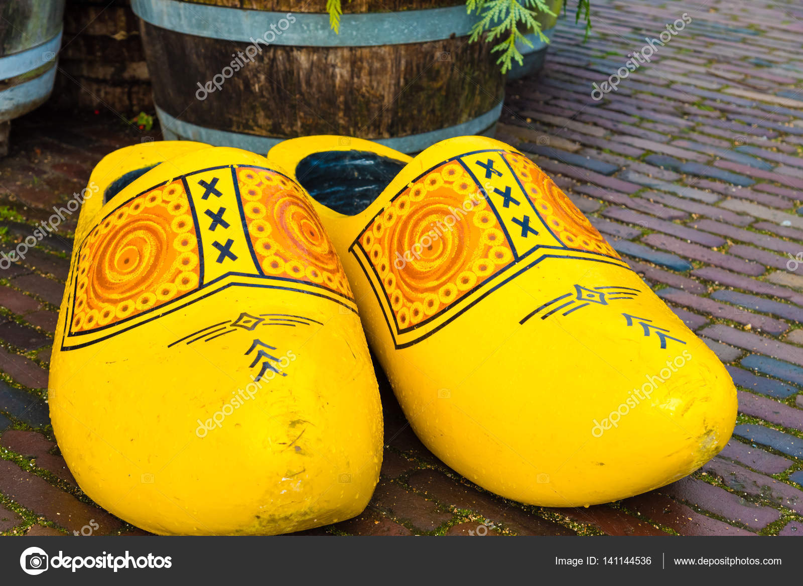 dutch wooden shoes
