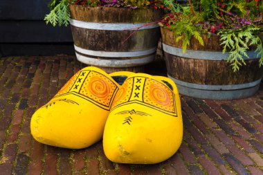 Geleneksel el yapımı Hollandalı tahta ayakkabı
