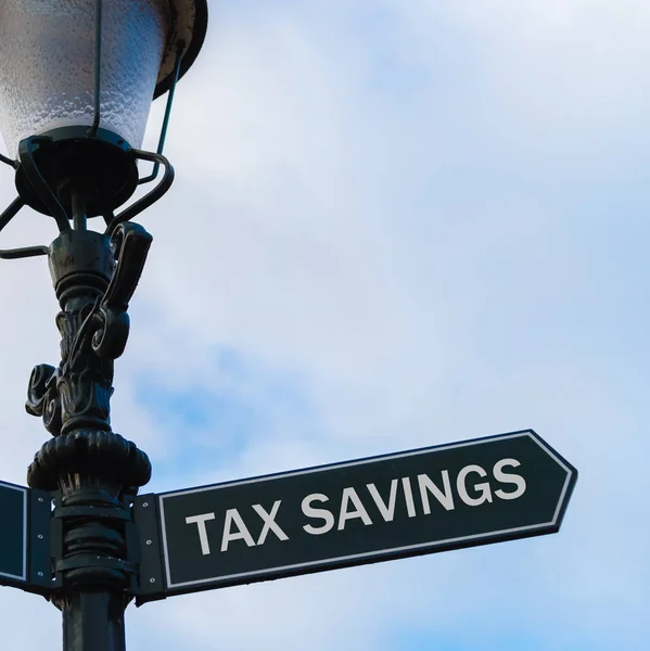 Oszczędności podatkowe kierunkowe Zarejestruj na drogowskaz — Zdjęcie stockowe