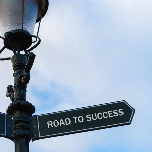 ROAD TO SUCCESS directional sign on guidepost — Stock Photo, Image