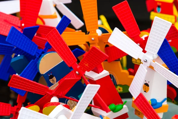 Close-up op kleurrijke windmolen speelgoed — Stockfoto