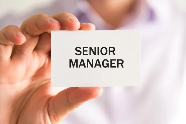 Businessman holding SENIOR MANAGER text card — Stock Photo, Image