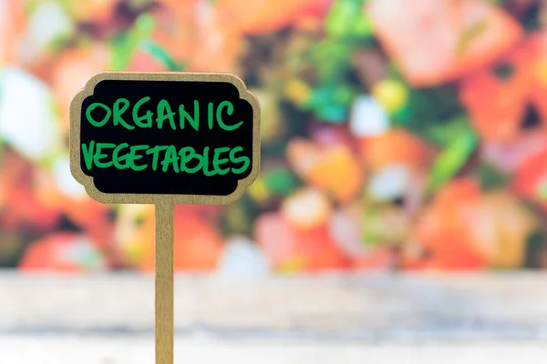 Wooden mini blackboard label over vegetable salad background — Stock Photo, Image