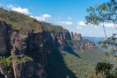 Jamison Vadisi ve üç kız kardeşi kaya oluşumu Katoomba, Avustralya