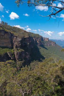 Jamison Vadisi ve üç kız kardeşi kaya oluşumu Katoomba, Avustralya