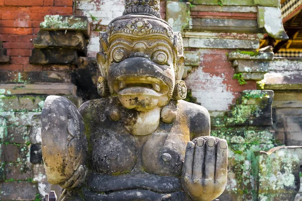 Tradiční socha v chrámu Pura Taman Ayun v Mengwi, Bali, Indonésie — Stock fotografie