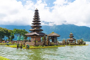 Bratan Gölü, Bali, Endonezya 'daki Pura Ulun Danu Bratan Bali tapınağı kompleksi