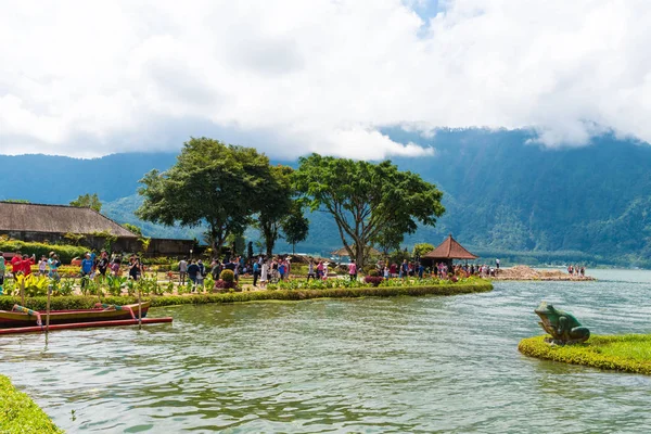 ブラタン湖、バリ、インドネシアのPura Ulun Danu Bratan Balily寺院複合体 — ストック写真