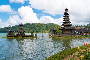 Bratan Gölü, Bali, Endonezya 'daki Pura Ulun Danu Bratan Bali tapınağı kompleksi