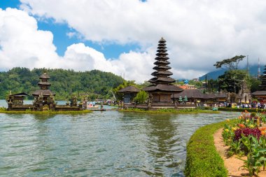 Bratan Gölü, Bali, Endonezya 'daki Pura Ulun Danu Bratan Bali tapınağı kompleksi