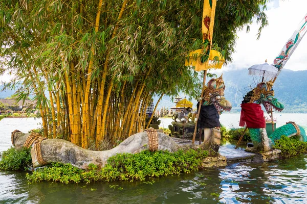 ブラタン湖、バリ、インドネシアのPura Ulun Danu Bratan Balily寺院複合体 — ストック写真