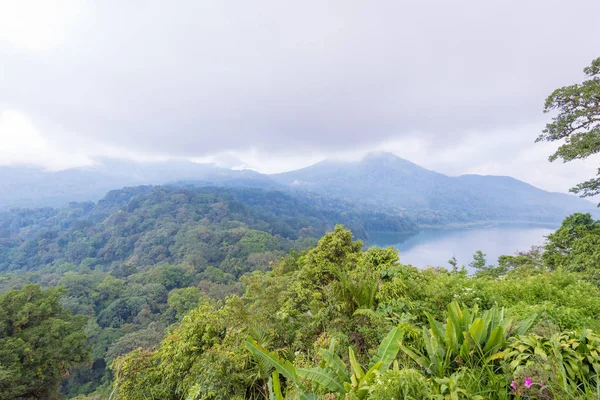 View over Lake Tamblingan in North Bali, Indonesia — Stock Photo, Image
