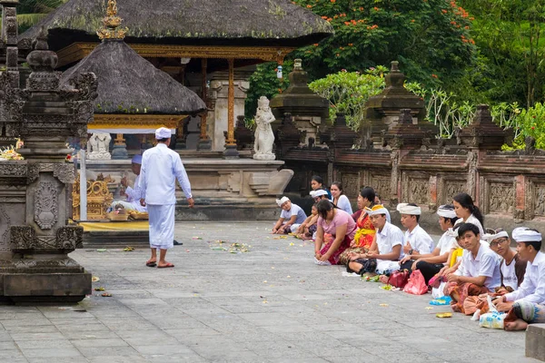 Tirta Empul Hindu Balinese temple with holy spring water in Bali, Indonesia — Stock Photo, Image