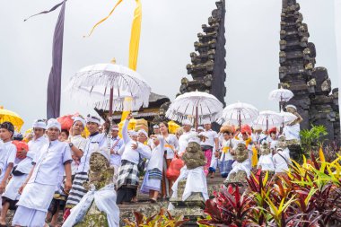 Bali, Endonezya Pura Besakih tapınağında dini alayı