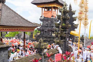 Bali, Endonezya Pura Besakih tapınağında dini alayı