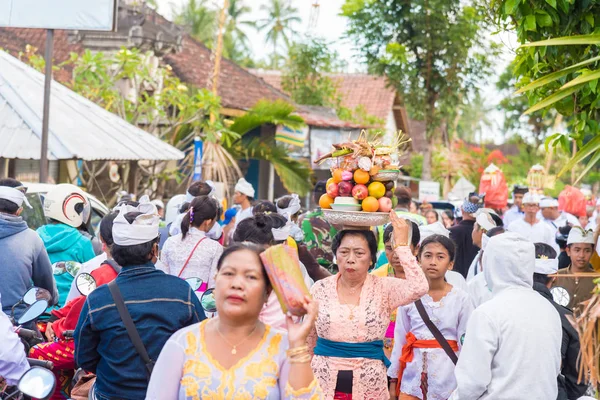在巴厘岛，普拉 Besakih 寺宗教游行 — 图库照片