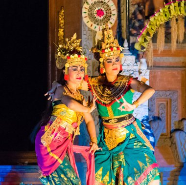 Bali Ubud Kraliyet Sarayı balede Ramayana Ubud, Bali, Endonezya gerçekleştirme dansçılar
