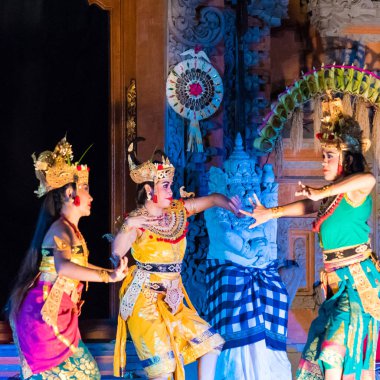 Bali Ubud Kraliyet Sarayı balede Ramayana Ubud, Bali, Endonezya gerçekleştirme dansçılar