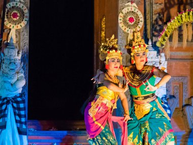 Bali Ubud Kraliyet Sarayı balede Ramayana Ubud, Bali, Endonezya gerçekleştirme dansçılar