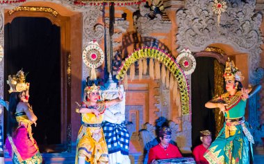 Bali Ubud Kraliyet Sarayı balede Ramayana Ubud, Bali, Endonezya gerçekleştirme dansçılar