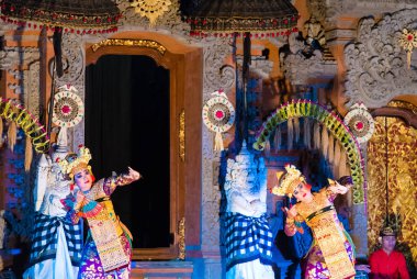 Bali Ubud Kraliyet Sarayı balede Ramayana Ubud, Bali, Endonezya gerçekleştirme dansçılar