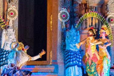 Bali Ubud Kraliyet Sarayı balede Ramayana Ubud, Bali, Endonezya gerçekleştirme dansçılar
