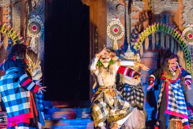 Bali Ubud Kraliyet Sarayı balede Ramayana Ubud, Bali, Endonezya gerçekleştirme dansçılar