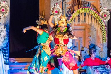 Bali Ubud Kraliyet Sarayı balede Ramayana Ubud, Bali, Endonezya gerçekleştirme dansçılar