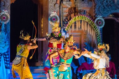 Bali Ubud Kraliyet Sarayı balede Ramayana Ubud, Bali, Endonezya gerçekleştirme dansçılar