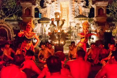 Pura Dalem Taman Kaja'da Kecak Yangın ve Trance Dansı, Ubud, Bali, Endonezya