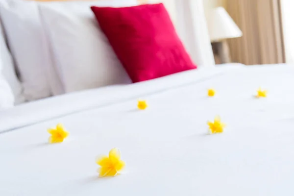 Hotel room with bed and flower arrangement — Stock Photo, Image