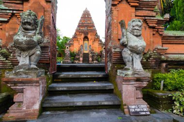 Geleneksel temple giriş Ubud, Bali