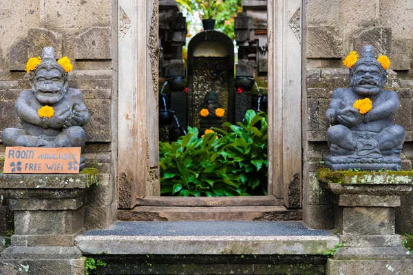 Tradizionale ingresso guest house a Ubud, Bali — Foto Stock