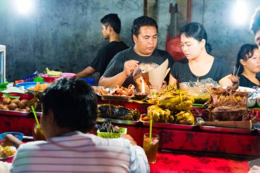 Gianyar Eyaleti'ndeki Gianyar Gece Pazarı, Bali, Endonezya
