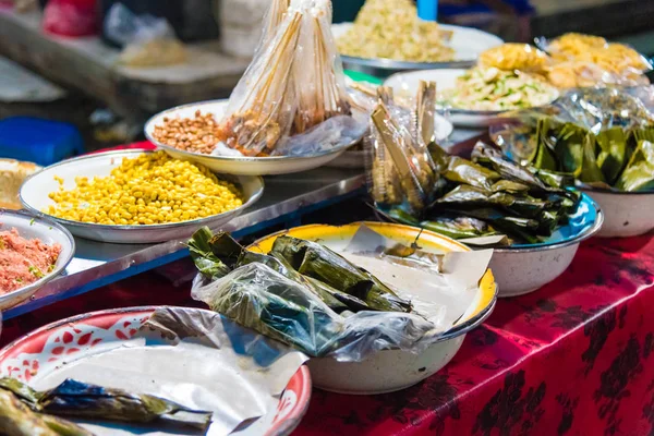 Matstånd på Gianyar Night Market i Bali, Indonesien — Stockfoto