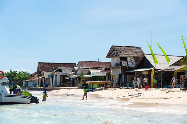 Tropický ostrov Lembongan, jeden z populárních atrakcí v Bali, Indonésie — Stock fotografie