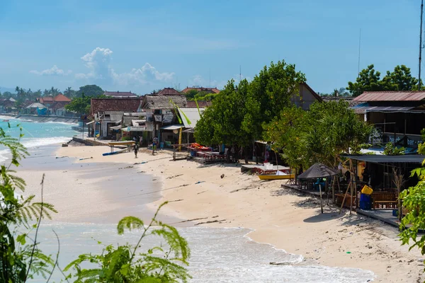 Isola tropicale di Lembongan, una delle attrazioni popolari a Bali, Indonesia — Foto Stock