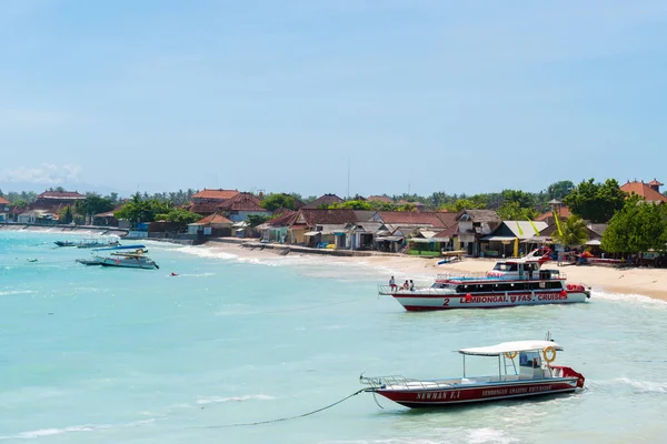 Tropikalnej wyspie Lembongan, jeden z popularnych atrakcji turystycznych w Bali, Indonezja — Zdjęcie stockowe