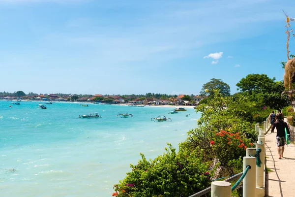 Tropikalnej wyspie Lembongan, jeden z popularnych atrakcji turystycznych w Bali, Indonezja — Zdjęcie stockowe