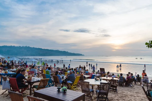 Meeresfrüchte-Restaurants am jimbaran beach in bali, indonesien — Stockfoto