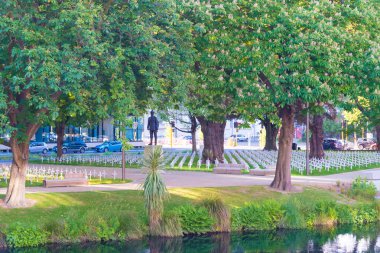Christchurch oteli, şehir merkezinde, Yeni Zelanda onurlandıran kivi Dünya Savaşı 1 öldürdü haçlar