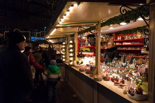 Mercado de Natal na cidade de Dusseldorf — Fotografia de Stock