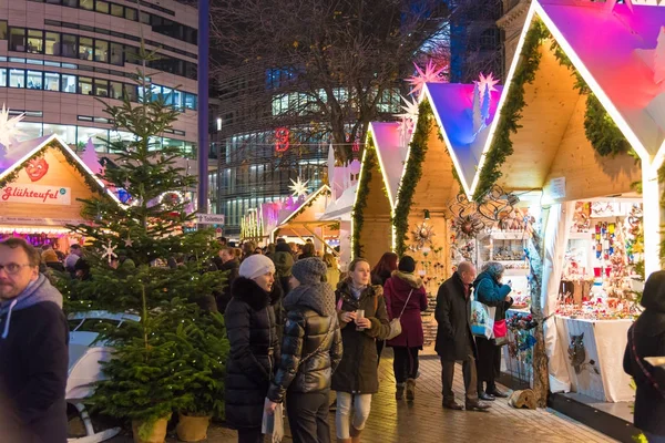 Mercado de Natal na cidade de Dusseldorf — Fotografia de Stock