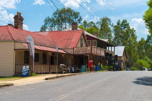 Straßenansicht des historischen alten Dorfes von wollombi in Australien — Stockfoto
