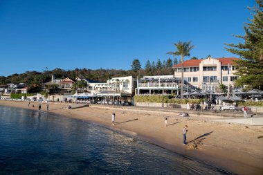 Avustralya 'nın en eski balıkçı köyü Watsons Körfezi' ndeki plajı ve muhteşem manzarası, enfes parkı ve taze deniz ürünleri ile popüler gelişen yerel körfezi görün.