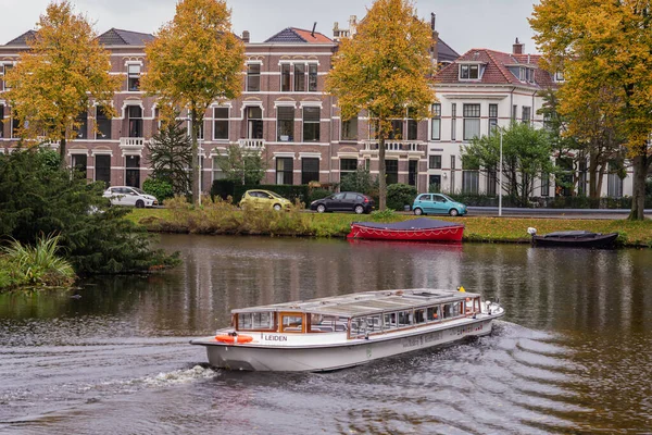 Leiden, 14 oktober 2019: "Rederij Rembrandt" — Stockfoto