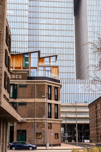Paysage urbain de la ville néerlandaise Rotterdam, avec gratte-ciel moderne buildi — Photo